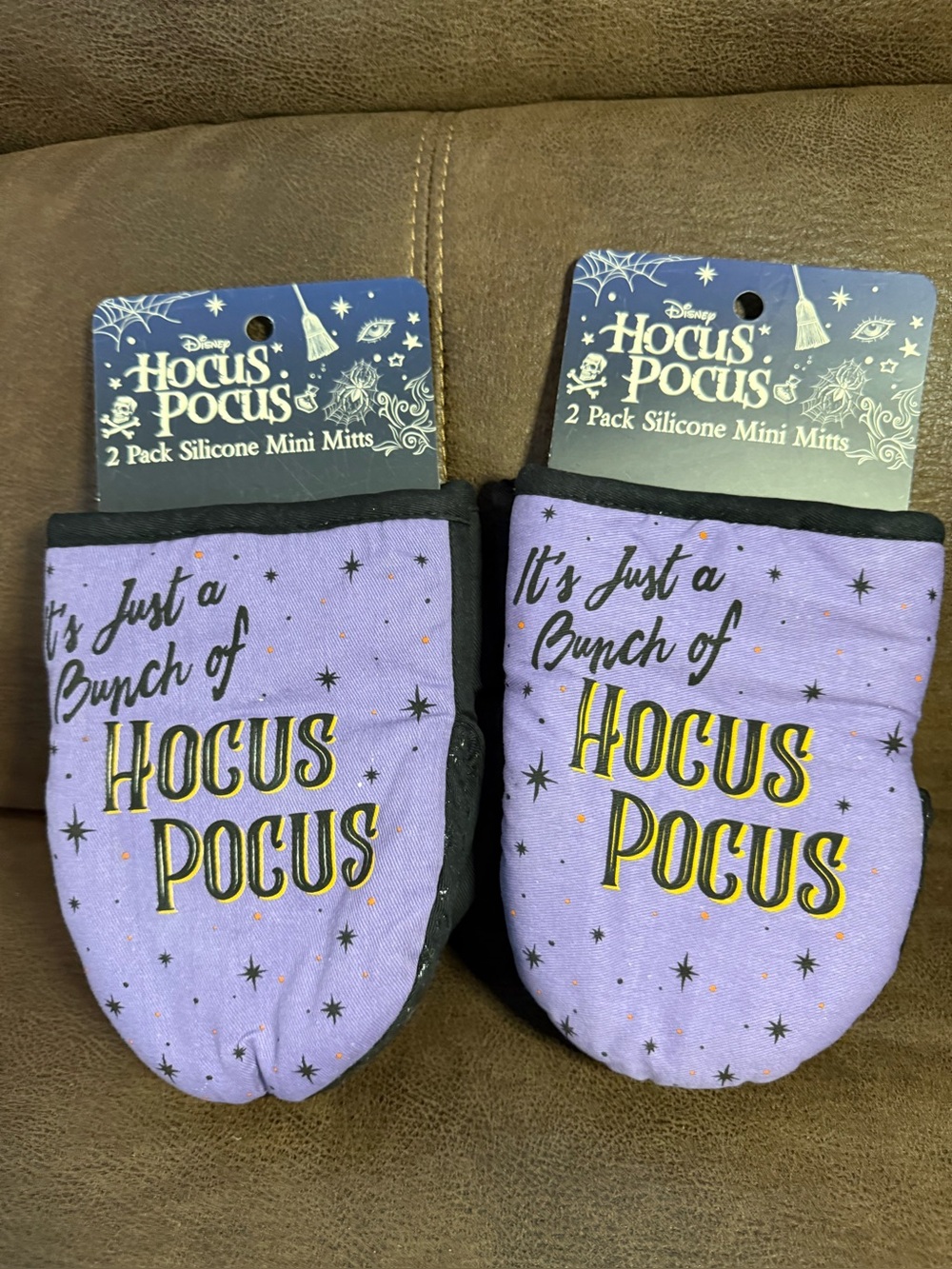Disney Hocus Pocus Mini Oven Mitt (2) Set of 2 Halloween Kitchen Magic Witch